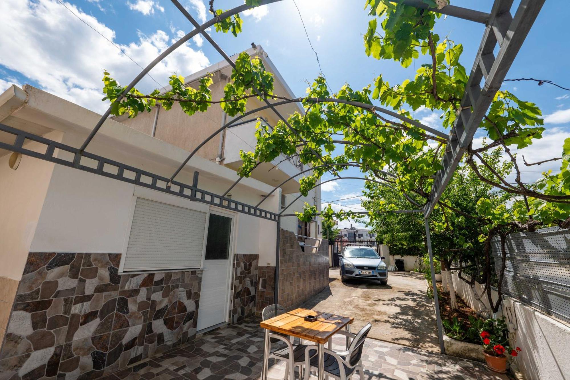Tre Motrat Maison d'hôtes Ksamil